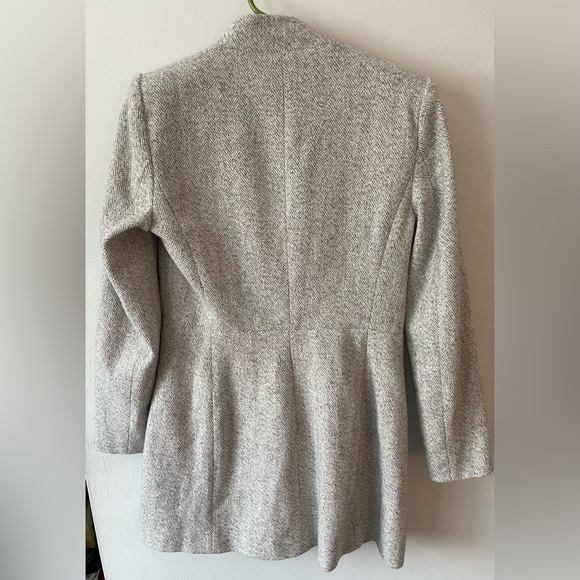 Zara Women's Elegant Light Gray Blazer - Picture 4 of 10